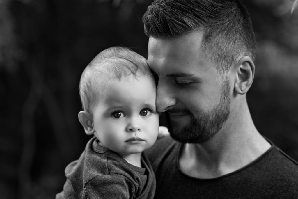 Papa mit Sohn fotografiert von Peach and Berries Fotografie Graz