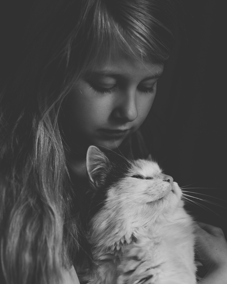 Mädchen mit Katze